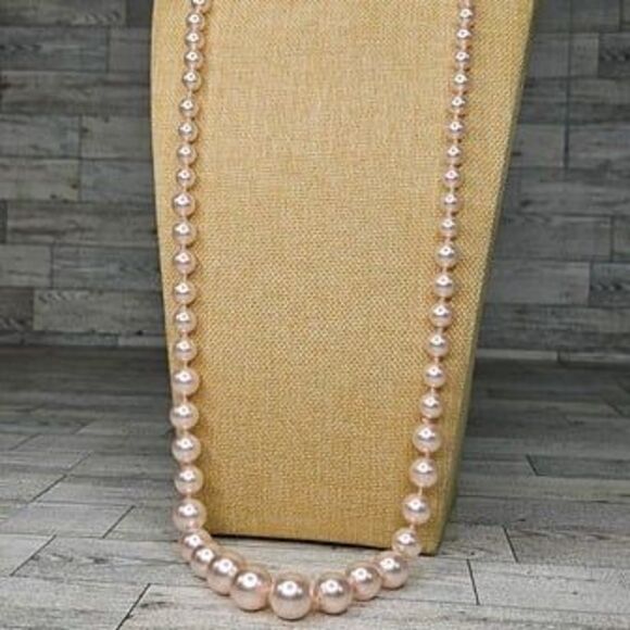 Vintage Xtra Long Graduated Pink Faux Pearl Beaded Necklace 43"L Round Box Clasp - Picture 2 of 3